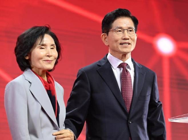 김문수 국민의힘 대선 후보가 부인 설난영 여사를 비하한 유시민 작가를 향해 반박하는 입장을 나타냈다. (사진=연합뉴스)