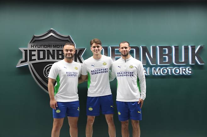 전북을 방문한 PSV에인트호번 코치진(전북 제공)