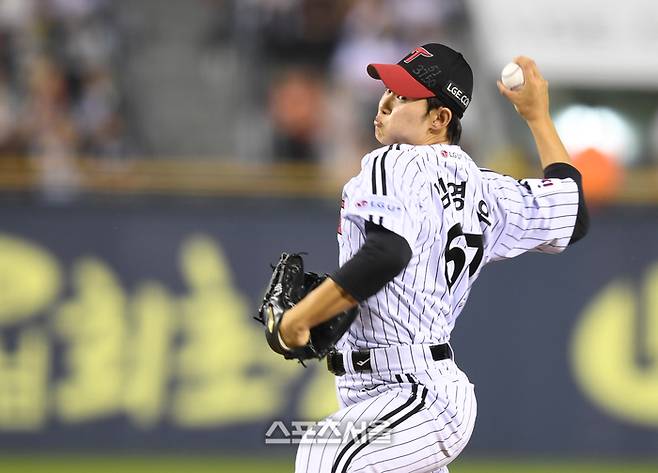 LG 투수 김영우가 29일 서울 잠실구장에서 열린 2025 KBO리그 한화와 경기 9회 역투하고 있다. 잠실 | 최승섭기자 thunder@sportsseoul.com