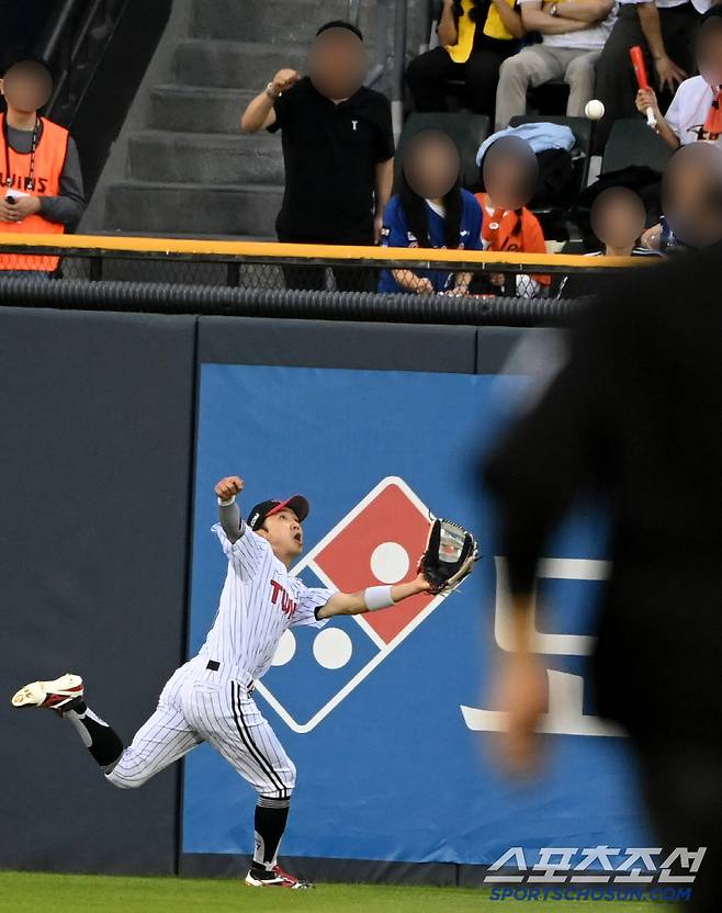 29일 잠실야구장에서 열린 한화와 LG의 경기, 3회초 2사 1루 LG 중견수 박해민이 한화 플로리얼의 타구를 잡아내고 있다. 잠실=허상욱 기자wook@sportschosun.com/2025.05.29/