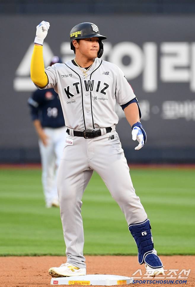 29일 수원KT위즈파크에서 열린 KBO리그 KT 위즈와 두산 베어스의 경기. KT 안현민이 안타를 날린 뒤 환호하고 있다. 수원=박재만 기자 pjm@sportschosun.com/2025.05.29/