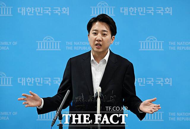 이준석 개혁신당 대선 후보가 더불어민주당 등 진보정당 의원들이 자신에 대한 의원직 제명을 추진하는 데 대해 "이재명 유신독재의 출발을 알리는 서곡과도 같다"고 일갈했다. /국회=배정한 기자