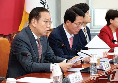 권영세 국민의힘 비상대책위원장이 4월 14일 오전 서울 여의도 국회에서 열린 비상대책위원회 회의에서 발언하고 있다.&nbsp;