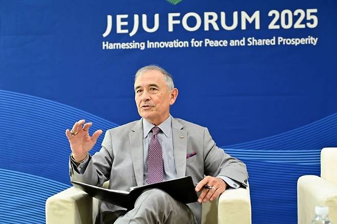 해리 해리스 전 주한미국대사가 30일 제주국제컨벤션센터에서 기자간담회를 갖고 있다. 제주포럼 사무국