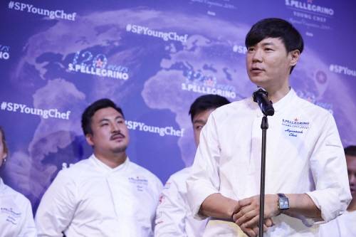 2019-21년 산펠레그리노 영 셰프 아카데미 경연 대회 동북아 지역 결선 심사위원으로 참석한 최현석 셰프(우측에서 첫번째)