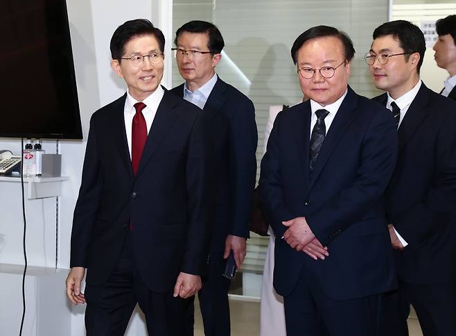 김문수 국민의힘 대선 후보와 비서실장인 김재원 전 최고위원 /뉴스1