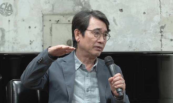 유시민 전 노무현재단 이사장이 지난 28일 유튜브 '김어준의 다스뵈이다'에 출연해 김문수 국민의힘 대선 후보의 아내 설난영씨에 관해 이야기하고 있다. /유튜브