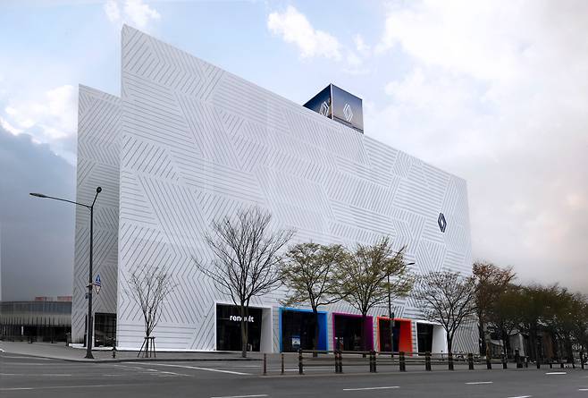 서울 성수동에서 운영 중인 르노코리아의 플래그십 스토어 '르노 성수'의 외관. /르노코리아 제공