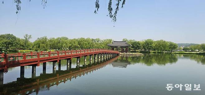 한국 최초의 정원인 부여 궁남지. 부여=김선미 기자 kimsunmi@donga.com