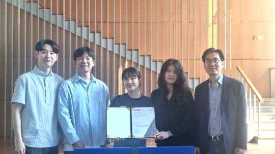 KAIST 어반 로보틱스 랩팀 연구진으로 김대범(왼쪽부터) 박사과정(팀장), 이승재 박사과정, 장서연 박사과정,  공제이 석사과정, 명현 교수.