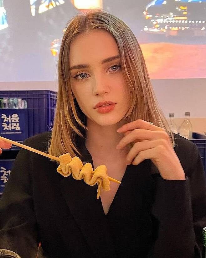 222.jpeg 오뎅 먹는 우크라이나 처자.jpg