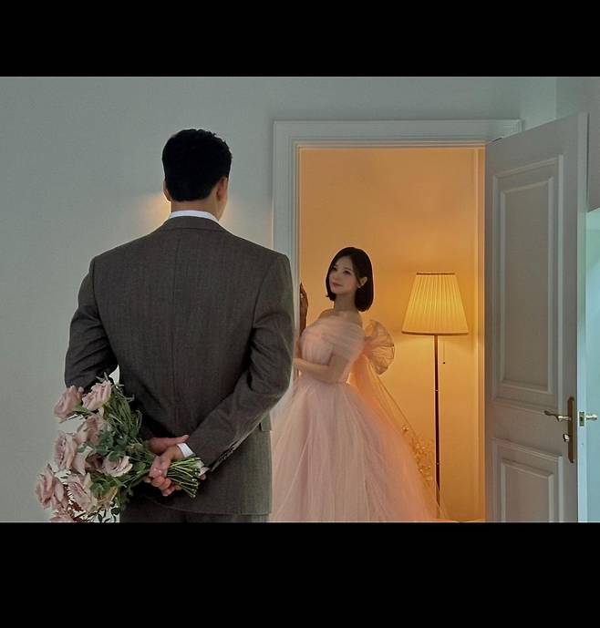 15세 연상 사업가와 결혼한 아이돌.jpg