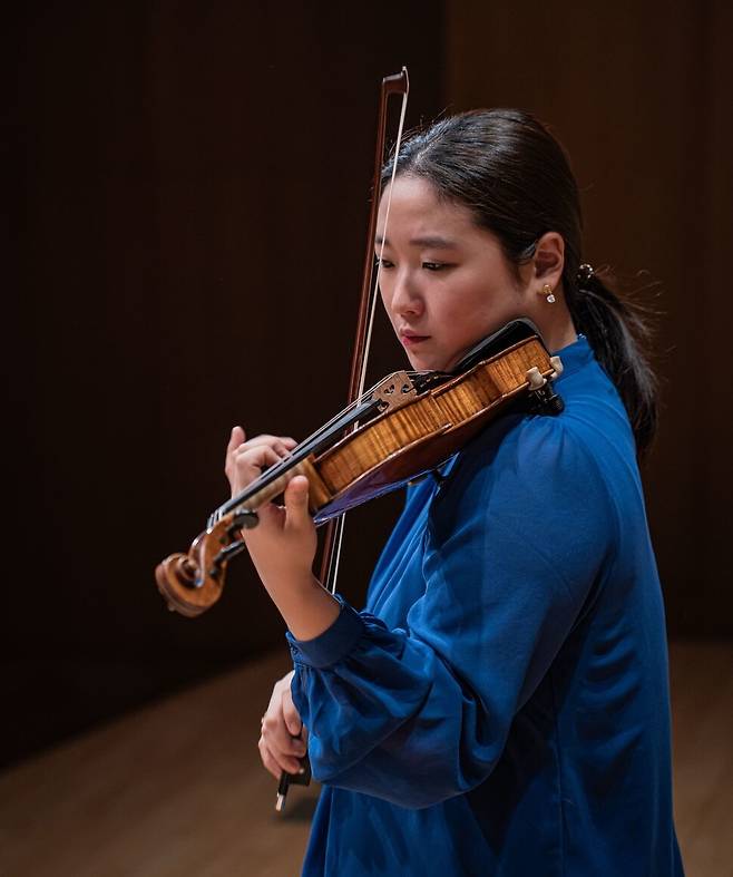 시벨리우스 국제 바이올린 콩쿠르에서 우승한 박수예가 지난 2월 금호아트홀에서 연주하고 있다. 금호문화재단 제공