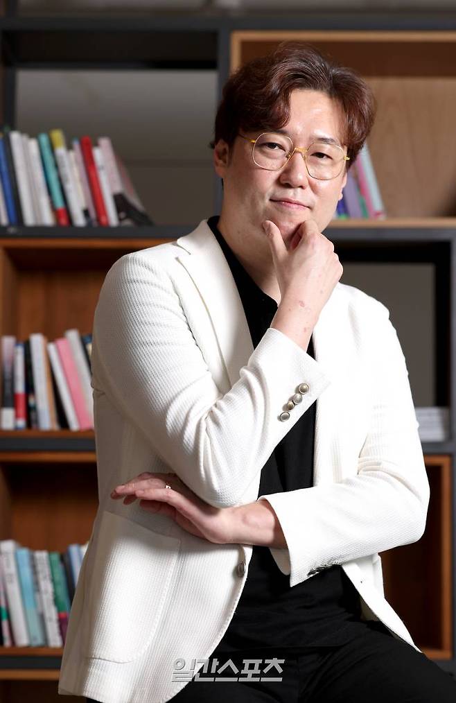 심용환 역사N교육연구소 소장이 24일 오후 서울 순화동 KG타워에서 일간스포츠와 인터뷰를 하고 있다. 김민규 기자 mgkim1@edaily.co.kr /2025.04.24/