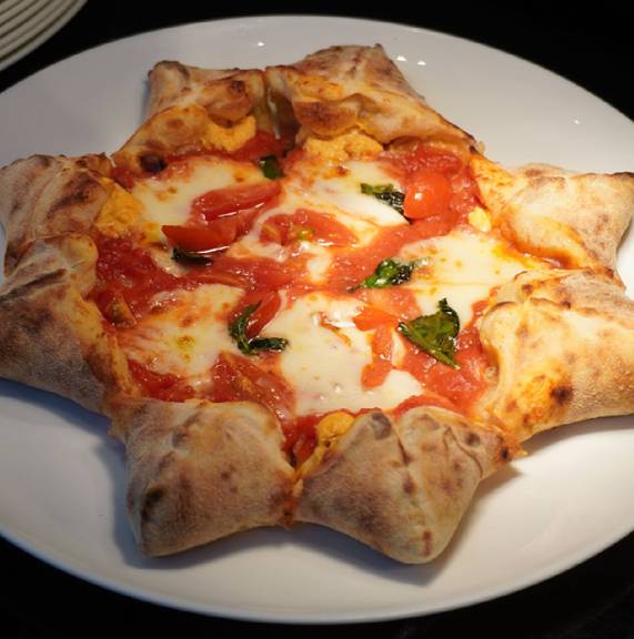 피자이올로 펩페가 만든 피자. [사진=콘래드서울]