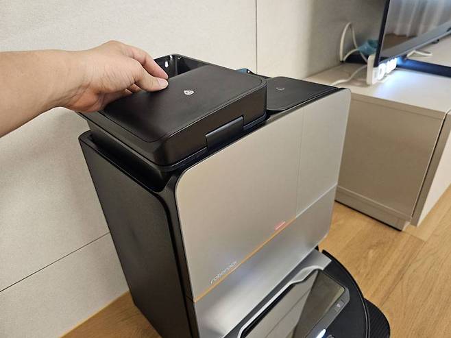 도크 상단에는 물통 및 오수통이 달렸다 / 출처=IT동아