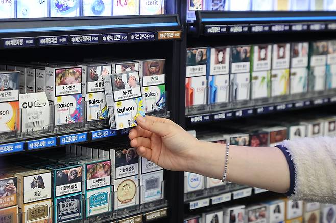 서울 시내 편의점의 담배 판매대 모습. 연합뉴스