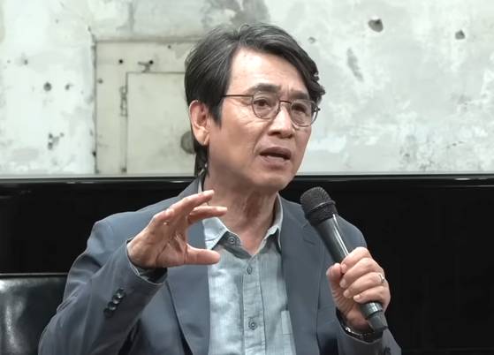 지난 28일 유튜브 딴지방송국 ‘김어준의 다스뵈이다’에 출연한 유시민 전 노무현재단 이사장. 사진 유튜브 캡처