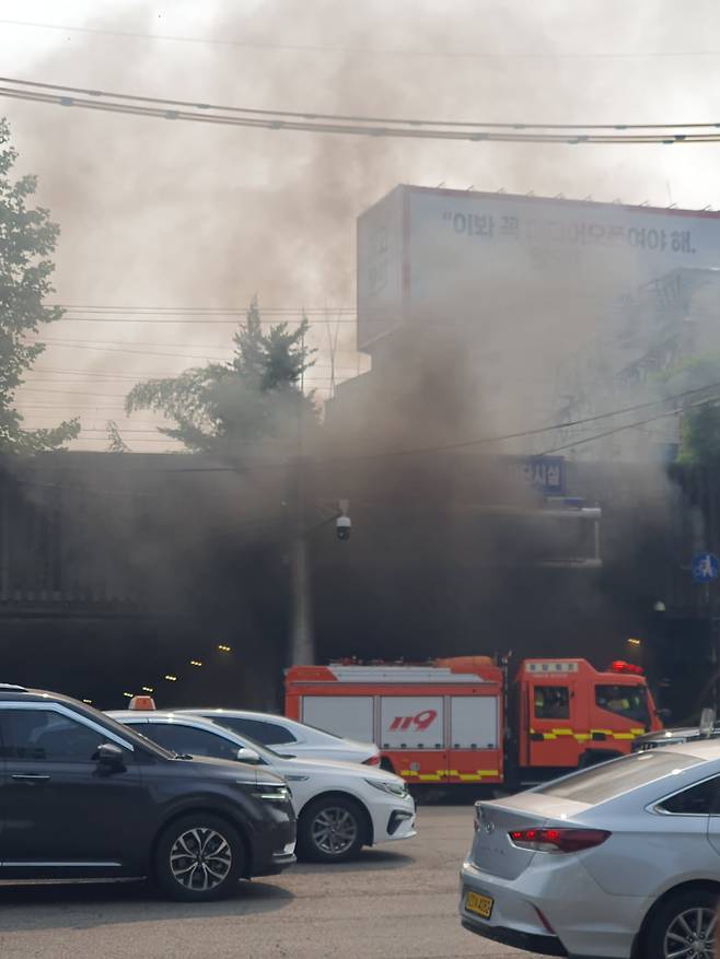 국민의힘 선거 차량 전복으로 인한 화재 상황/사진=제보자 제공