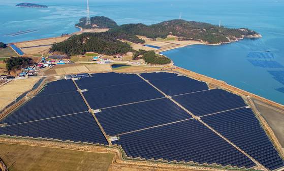 A massive solar panel complex in South Jeolla [JOONGANG ILBO]