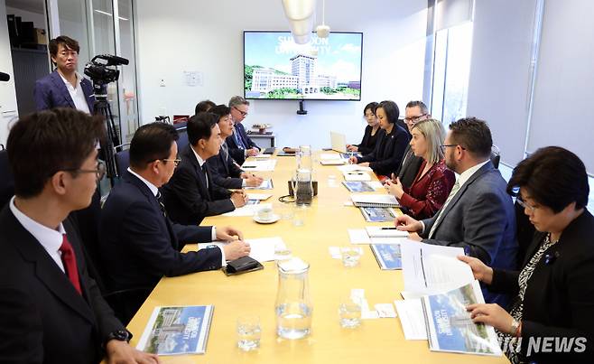 김태흠 충남지사는 지난 29일 남호주 스터디 애들레이드에서 열린 교육 분야 라운드테이블에 참석했다.