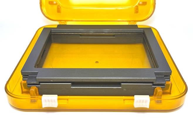 어썸레이는 최근 CNT로 110㎜ 크기의 펠리클 멤브레인(얇은 막)을 성공적으로 제작했다.