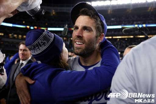 지난 2024년 월드시리즈 우승을 확정지은 뒤 기뻐하고 있는 테일러의 모습. 사진=ⓒAFPBBNews = News1