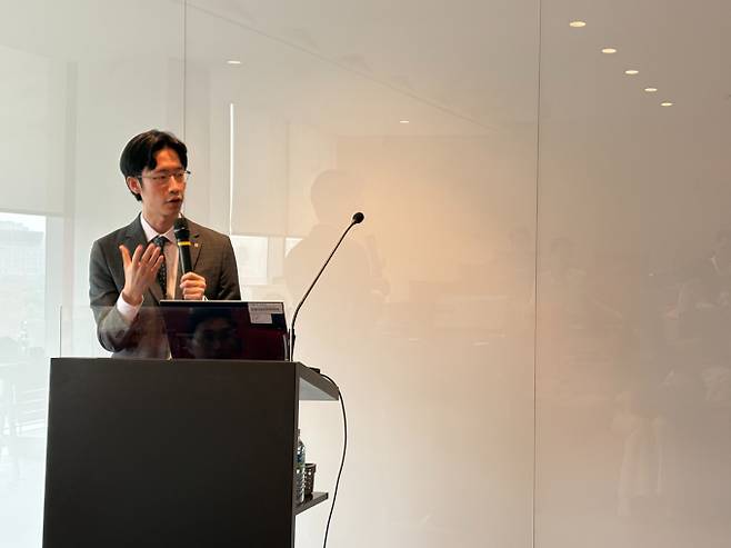 홍성욱 NH투자증권 디지털자산 리서치본부 책임연구원이 올해 하반기 가상자산 시장 활황을 전망했다. 사진은 발표에 나선 홍 연구원./사진=안효건