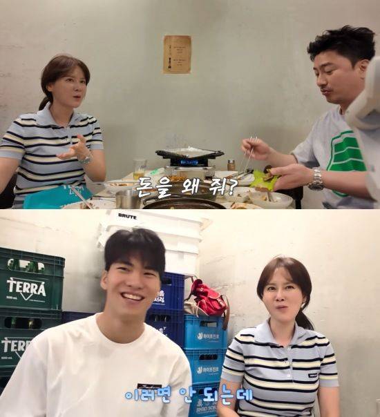 [서울=뉴시스] 유튜브 채널 '제2혜원'이 지난 29일 공개한 영상에는 안정환 가족이 식당에서 고기를 구워 먹으며 대화하는 모습이 담겼다. (사진=유튜브 채널 '제2혜원' 캡처) 2025.05.30 photo@newsis.com  *재판매 및 DB 금지