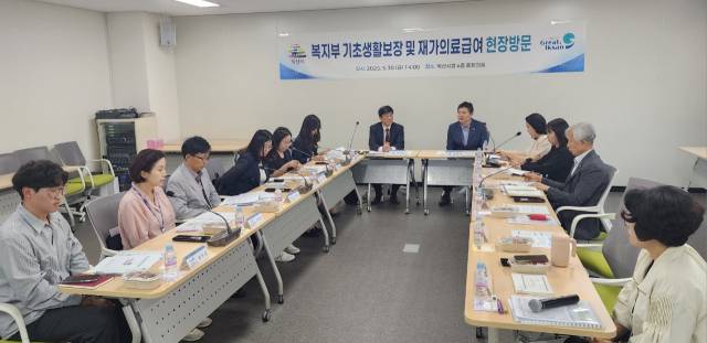 ▲30일에는 보건복지부 배경택 복지정책관을 비롯한 기초의료보장과 관계자들이 익산을 찾아 재가 의료급여 사업 성과를 살펴본 것으로 알려졌다. ⓒ익산시