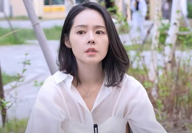 배우 한가인. 유튜브 채널 '자유부인 한가인' 캡처.