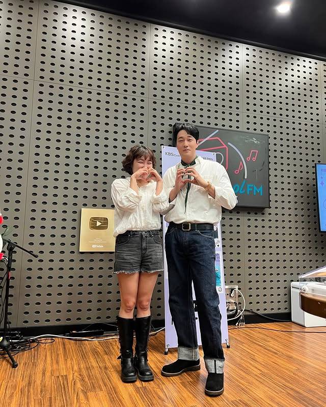 ▲ 이은지(왼쪽), 소지섭. 출처ㅣ이은지의 가요광장 SNS