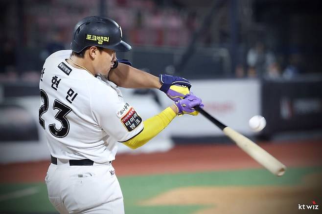 ▲ 괴력의 홈런포 등 세 차례 출루하며 좋은 감각을 이어 간 안현민 ⓒkt위즈