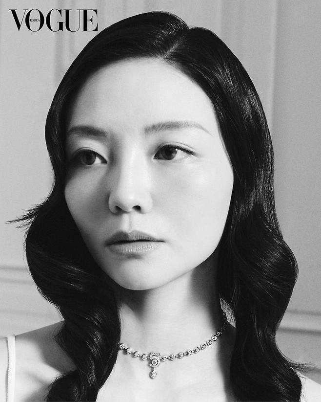 이솜. 사진|보그 코리아