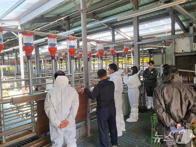 축사 안전점검 모습.(전북도 제공. 재판매 및 DB금지)/뉴스1