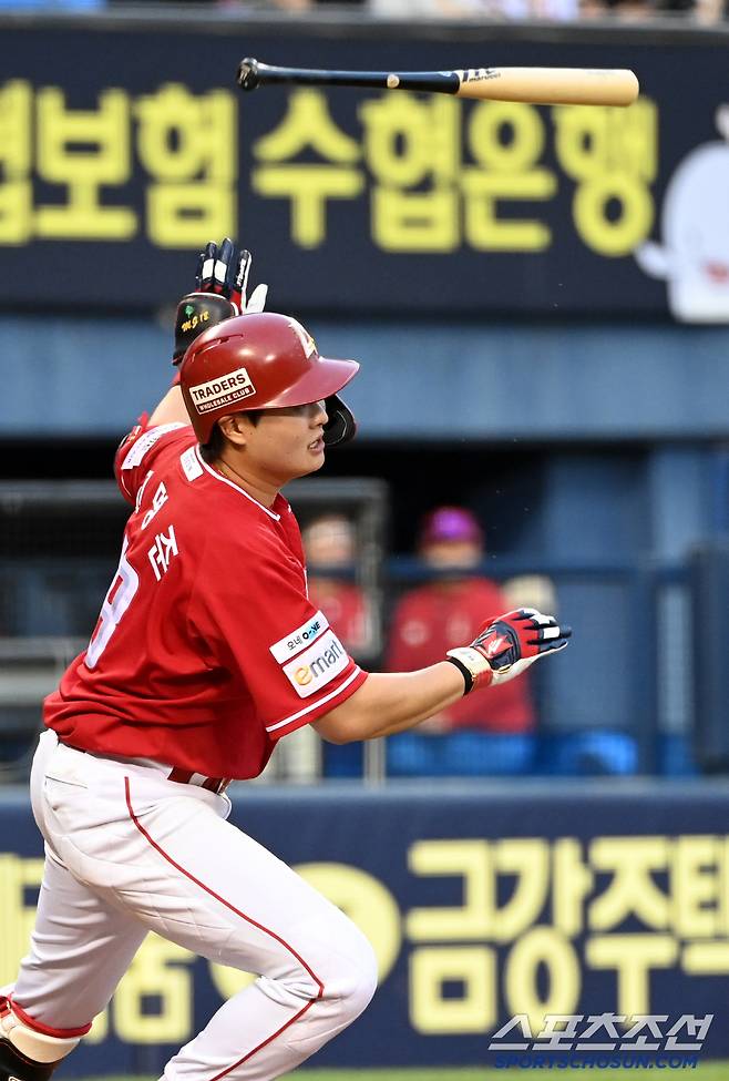 20일 잠실야구장에서 열린 SSG와 두산의 경기, 3회초 무사 1,2루 SSG 고명준이 2타점 3루타를 치고 있다. 잠실=허상욱 기자wook@sportschosun.com/2025.05.20/