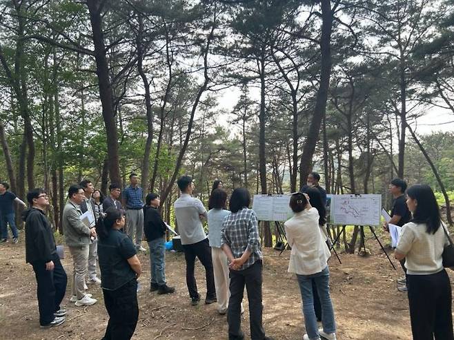 전남도는 지난 29일 산불에 강한 숲 조성을 위해 곡성 산불예방 숲가꾸기 현장에서 소통간담회를 진행했다. 전남도 제공