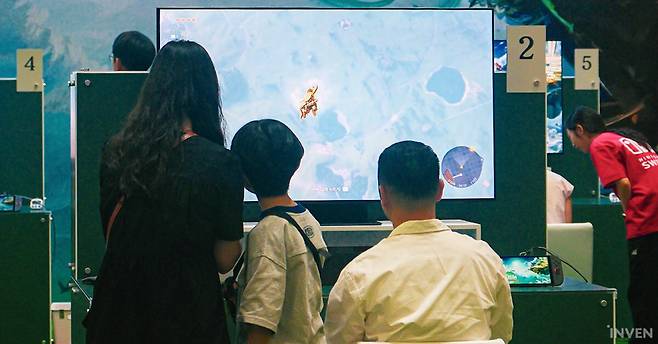 ▲ 실제로 가족과 함께 게임을 즐기는 모습도