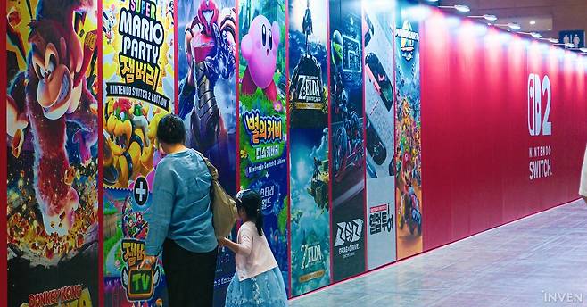 ▲ 마치 놀러온 기분을 내는 참관객도 많았다