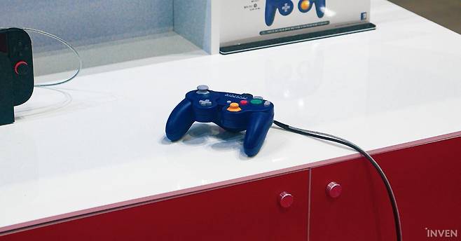 ▲ 서드파티 컨트롤러와 비교하면 비싼 게 맞지만, 이 쫀존한 완성도를 체험하니 당장 예구 생각이 든 큐브 컨트롤러