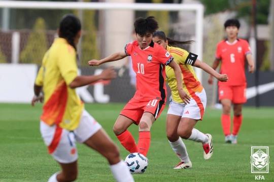 드리블하는 지소연. 사진[연합뉴스]