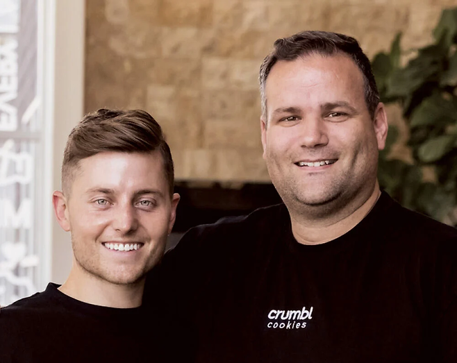 창업자 소이어 헴슬리(왼쪽)와  제이슨 맥고완. 둘은 사촌지간이다. 사진=크럼블