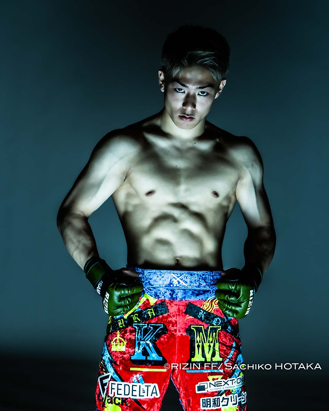 일본 종합격투기 파이터 미우라 고타 2023년 5월 라이진 42 프로필. 고타는 1992년 제10회 아시아축구연맹 아시안컵 최우수선수 미우라 가즈요시의 둘째 아들이다. 사진=RIZIN FF