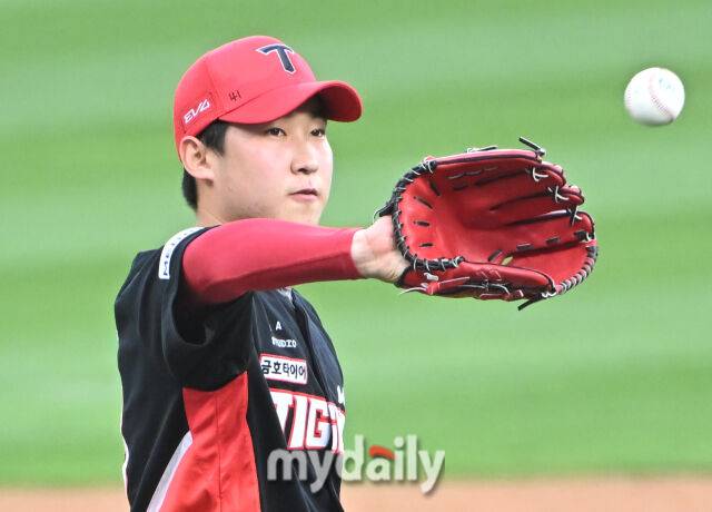 20일 오후 경기도 수원시 조원동 수원kt위즈파크에서 진행된 '2025 프로야구 KBO리그' kt위즈와 KIA타이거즈의 경기.기아 윤영철이 선발등판 하고 있다./마이데일리