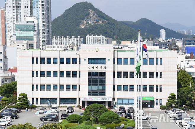 [김해=뉴시스]김해시의회 전경. 뉴시스DB. photo@newsis.com