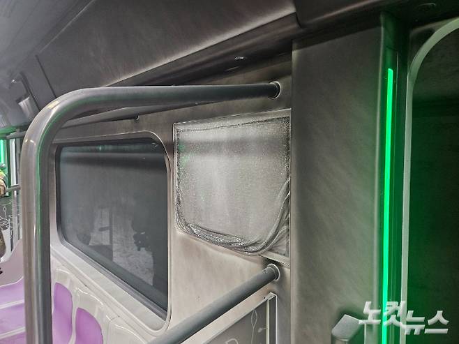 사고 열차 내부가 녹아내리고 검게 그을렸다. 독자 제공