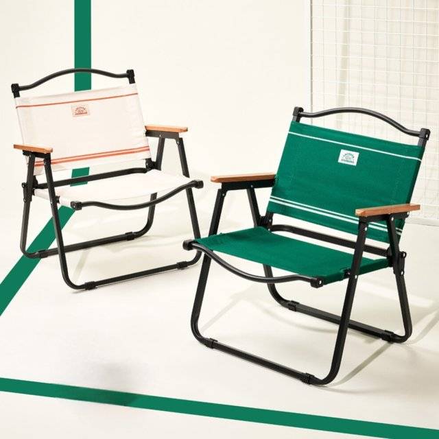 e커머스에서 정식 판매되는 스타벅스와 라코스테의 한정판 접이식 의자. 홈페이지 캡쳐