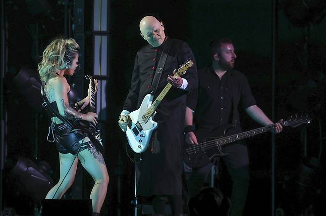 2024년 7월10일 스페인 마드리드에서 열린 ‘매드 쿨 페스티벌’에서 ‘스매싱 펌킨스’가 공연하고 있다. ⓒEPA