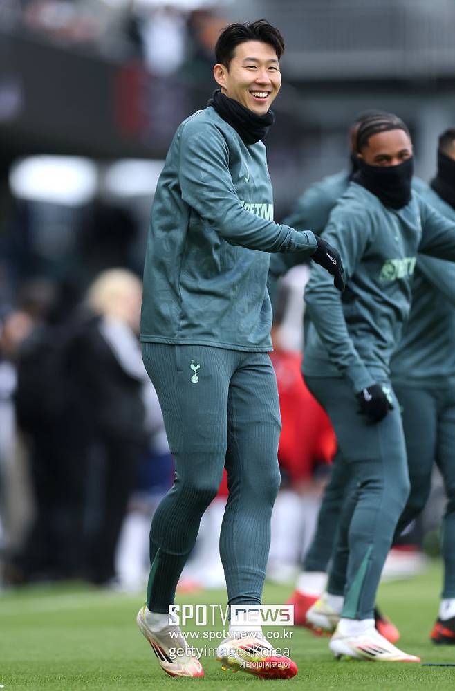 ▲ 그런데 토트넘은 사우디아라비아에서 상상 이상의 오일머니를 전달받을 수 있게 되자 마음을 고쳐먹고 있다. 손흥민과 올여름 결별까지 생각하는 배신도 선택지 중 하나다.