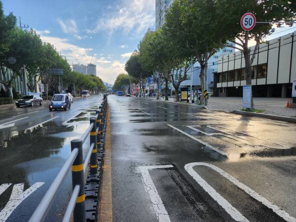 대구 북구청은 여름철 폭염에 대비해 클린로드 시스템을 운영한다고 1일 밝혔다. 북구청 제공